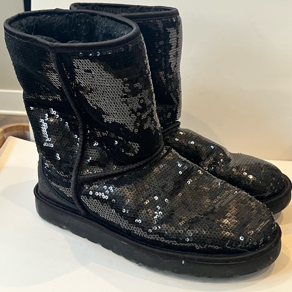 UGG Shoes - UGG Black Winter Boots Rugged Durable Design with sparkle !!!